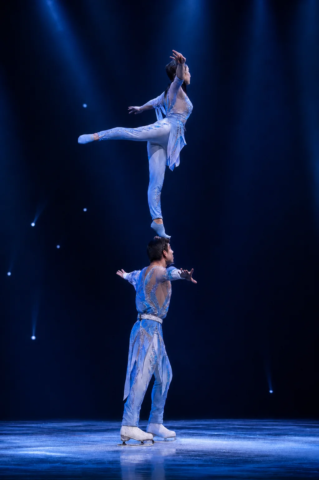 Porté sur glace — Les Étoiles du Cirque On Ice