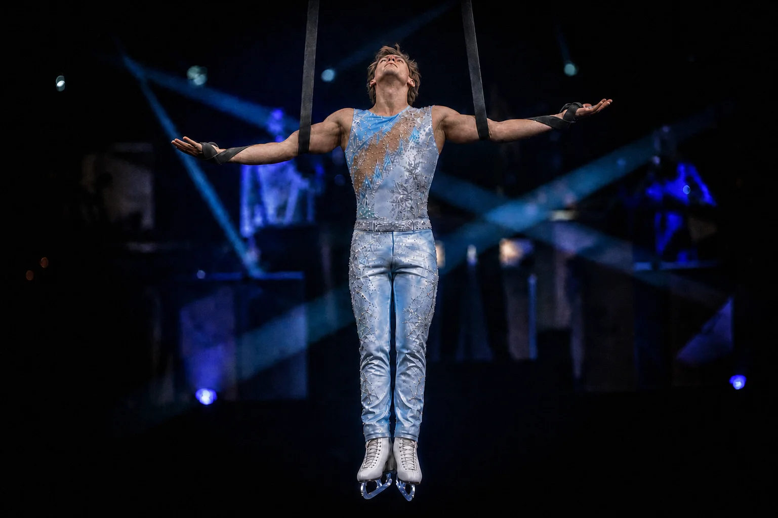 Jonglage sur la piste — Les Étoiles du Cirque On Ice